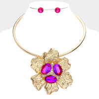 
              Gold Hammered Flower Necklace Set
            