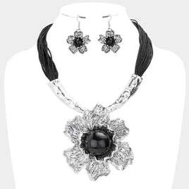 Black Flower Pendant Necklace Set