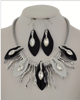 Black and White  Leaf Necklace Set