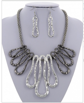 Silver Hammered Necklace Set