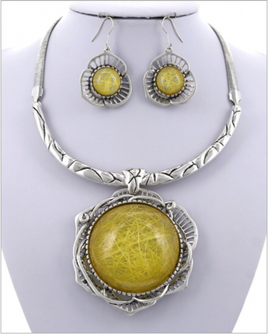 Yellow Flower Pendant Necklace Set