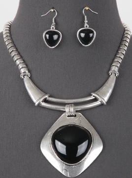 Black Diamond Shaped Pendant Necklace Set