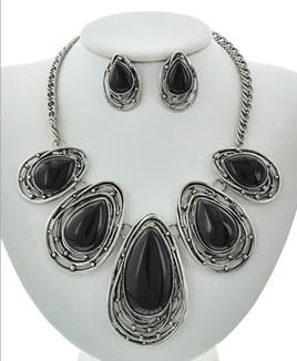 Black Oval Pendant Necklace Set