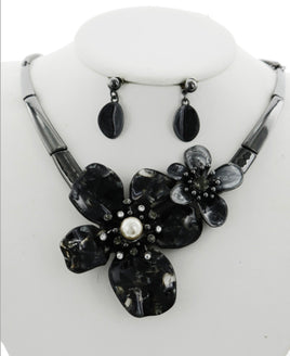 Black Cluster Flower Necklace Set